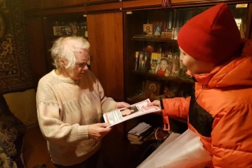 «Ой, комедия!»: волонтеры подарили нашедшейся пенсионерке ориентировки (видео)