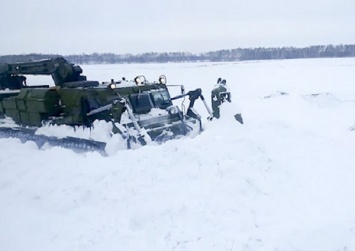 МЧС, военные и медики вышли на спасение жителей Алтайского края от последствий снежной бури