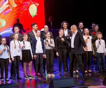 Кемеровские школьники спели с хором Турецкого