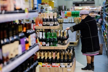 В 2019-м россияне реже покупали водку и чаще - вино