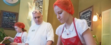 Калужские школьницы посетили мастер-класс шеф-повара из Голландии