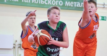 Команда баскетболистов из Нижнего Тагила вышла во второй раунд первенства России