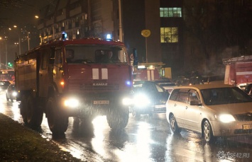 Три иномарки загорелись ночью на парковке в Новокузнецке