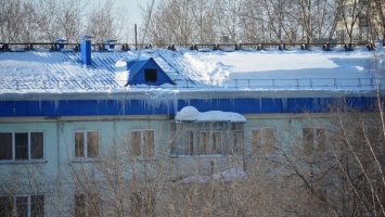 Власти Бийска напомнили УК, кто отвечает за снег и сосульки