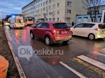 Утром в Старом Осколе иномарка сбила двух пешеходов