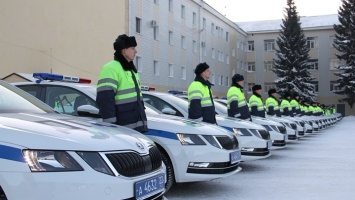 Алтайские полицейские получили 64 новых служебных автомобиля