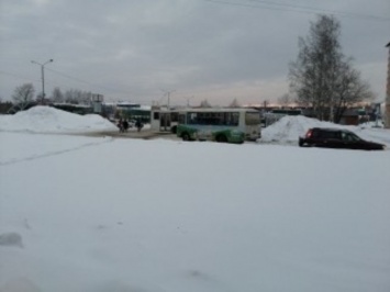Скатившийся со снежной насыпи ребенок попал под колеса автобуса в Анжеро-Судженске