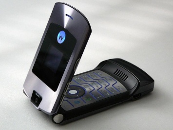 Смартфон Motorola RAZR провалил тест на прочность у Зака Нильсона