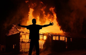 Кузбассовцы сожгли продуктовый магазин из мести за плохой алкоголь