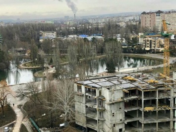 Возле симферопольского парка строят многоэтажное здание: будет проверка, - ФОТО