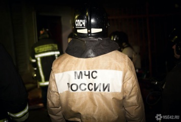 Пожарные спасли мужчину из загоревшегося дома в Кузбассе