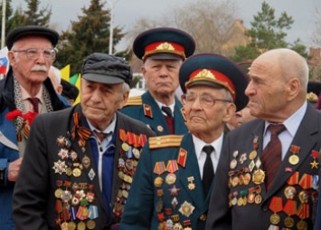 Амурские ветераны получат федеральные выплаты по 75 и 50 тысяч рублей