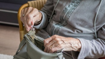 Мошенница из Бийска обманула 80-летнюю старушку, украв все ее накопления и пенсию