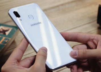 Samsung Galaxy A30 и Galaxy A50s получили ОС Android 10