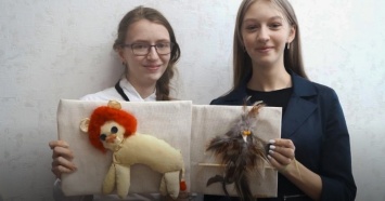 В Екатеринбурге школьники создали книжку-сказку для слепых детей