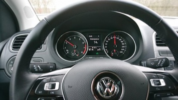 На дорогах в России впервые заметили новый Volkswagen Polo