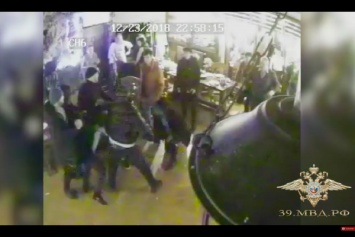 Полиция опубликовала видео массовой драки в ресторане и задержания зачинщиков