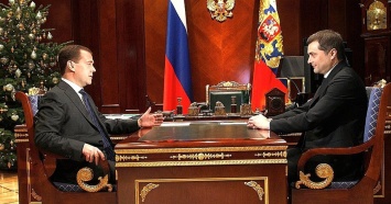 Путин освободил Суркова от должности помощника президента
