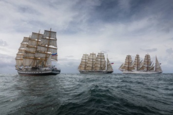 «Крузенштерн», «Седов» и «Паллада» ведут гонку в Южной Атлантике (фото)