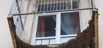 Балкон вместе с людьми рухнул в центре Ростова