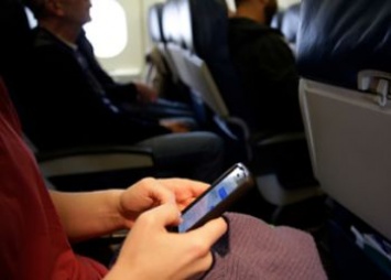 Стал известен реальный эффект от выключения телефонов во время полета