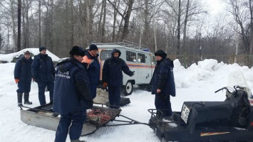 В Алтайском крае водолазы третьи сутки не могут найти ушедших в полынью на снегоходе рыбаков
