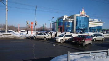 Два человека пострадали в массовом ДТП в Кемерове