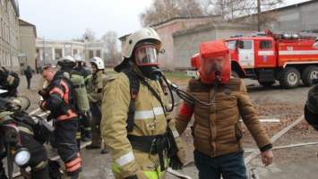 Пожарные «тушили» Барнаульский меланжевый комбинат