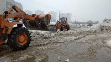 Улицу Малахова в Барнауле затопило из-за порыва на водопроводе