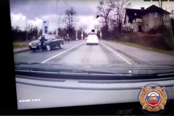На Суворова 11-летний мальчик выбежал под колеса «Ауди» (видео)