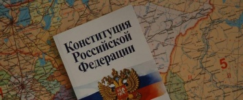 Выбор даты голосования по поправкам в Конституцию объяснили в Кремле