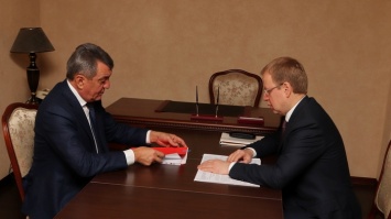 Алтайский губернатор встретился с полпредом президента в СФО Сергеем Меняйло
