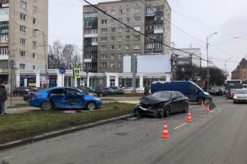 В ДТП с «Хендаем» и «Рено» на Черняховского пострадали трое (фото)