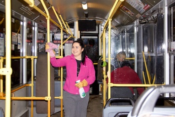 В Крыму начали ежедневно дезинфицировать троллейбусы, - ФОТО