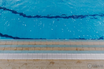 Утечка хлорсодержащей жидкости произошла в бассейне в Кемерове