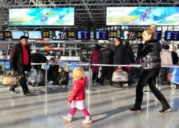 Из-за падения рубля россиян предупредили о скачках цен на авиабилеты