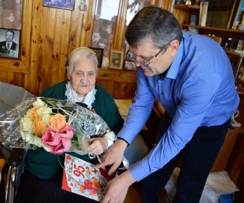 В Гаспре с 95-летием поздравили долгожительницу поселка Ульяну Мартыненко