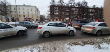 Автомобилисты затерроризировали пешеходов в Центральном районе Кемерова