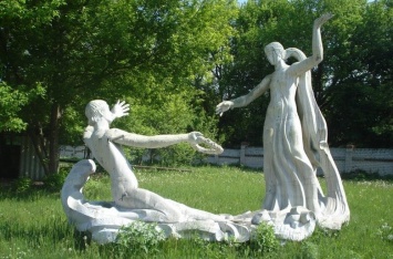 В Белгороде восстанавливают скульптуру «Встреча Северского Донца и Везелицы»
