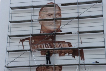 В Калининграде рисуют огромный портрет Георгия Жукова (фото)