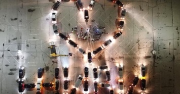 Екатеринбургские автомобилисты устроили флешмоб в поддержку уральской девочки со СМА