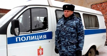 За секунду до взрыва: на Урале полицейский спас водителя из горящей машины