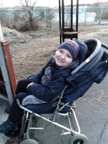 В Омске 10-летнему мальчику с ДЦП нужна велодорожка, чтобы научиться ходить