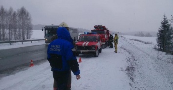 На Урале в ДТП с участием пассажирского автобуса погибло три человека