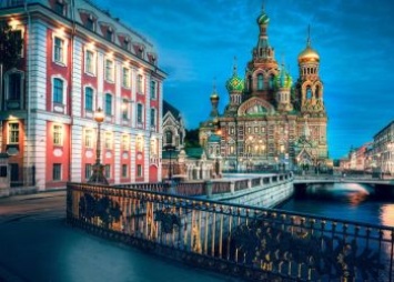 Иностранцам и россиянам рекомендовали отказаться от поездок в Петербург