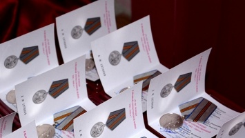 Более 3 тысяч юбилейных медалей вручили алтайским ветеранам
