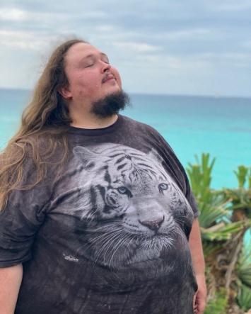 "Ощущаю себя львом": сын Никаса Сафронова намерен потолстеть до 250 кг