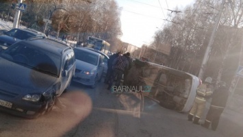 Пьяный водитель спровоцировал в Барнауле столкновение трех автомобилей