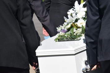 Британская семья заразилась коронавирусом на похоронах