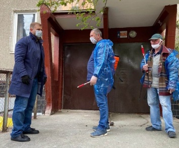 В Ялте депутаты лично разъясняют гражданам необходимость соблюдать карантин